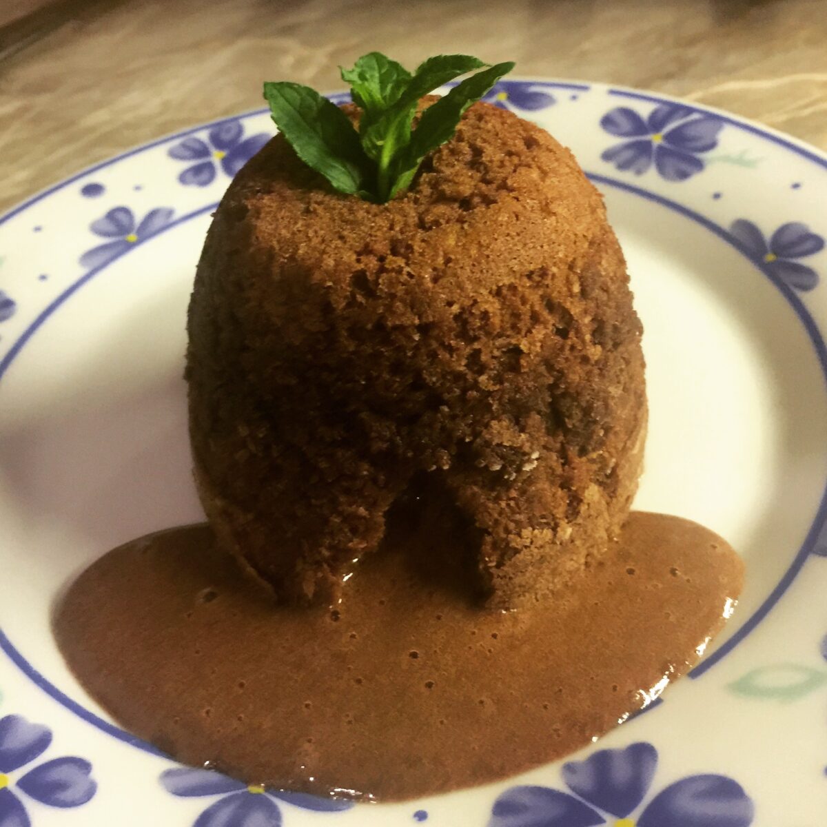 Lava kolač iz šolje (čokoladni sufle) 2 20170409 172931042 ios Lava kolač iz šolje (čokoladni sufle)