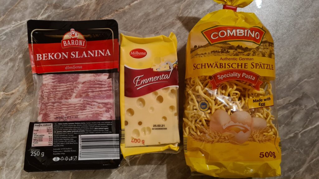 Špecle, slanina i sir